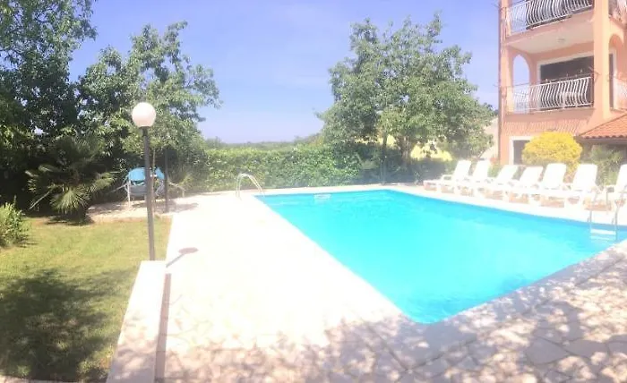 Noemi Guest house 3*