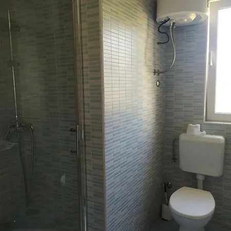 Noemi Πανσιόν