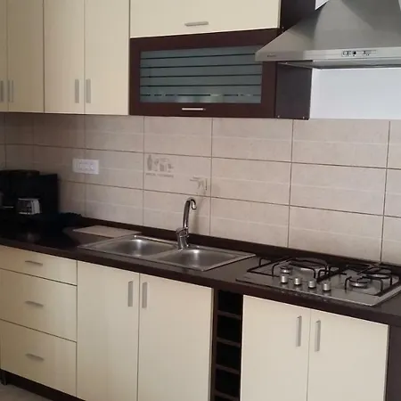 Noemi Πανσιόν