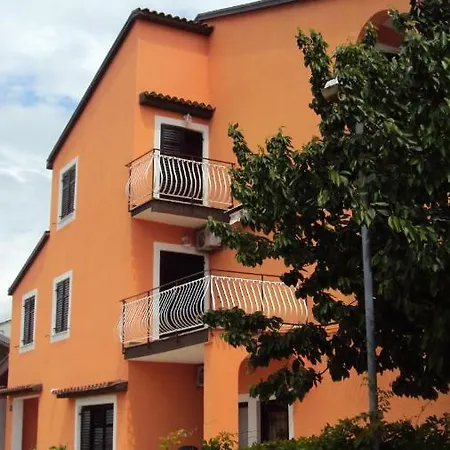 Noemi Πανσιόν 3*